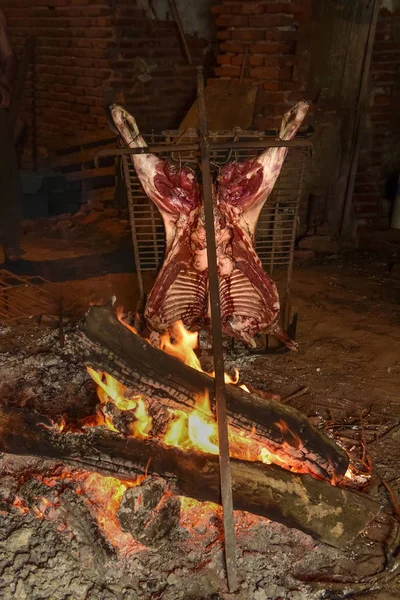 Gotowanie Rożnie Jagnię — Zdjęcie stockowe