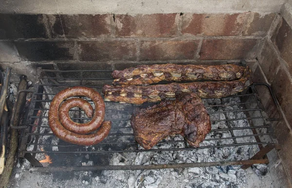 烤牛肉和腊肠 — 图库照片