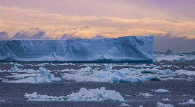 Doğal görünümünü vahşi donmuş manzara, Antarktika