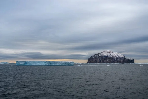Γραφική Θέα Του Άγριου Τοπίου Κατεψυγμένα Ανταρκτική — Φωτογραφία Αρχείου