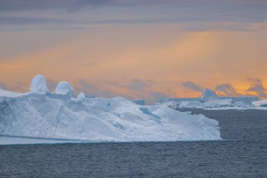 Buz peyzaj Paulet Island yakınındaki Antarktika sektörünün