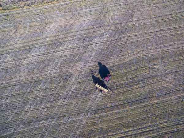 阿根廷潘帕地区拖拉机和播种机的鸟瞰图 — 图库照片