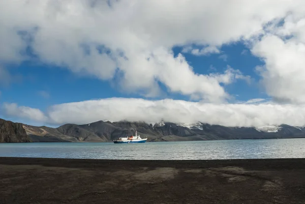 Statek Wyprawy Deception Island Antarktyda Obrazek Stockowy