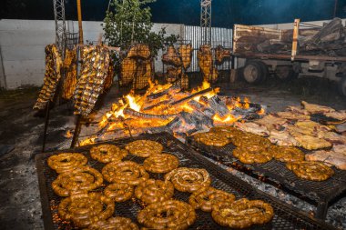 Barbekü, sosis ve kaburga, tipik Arjantin gıda