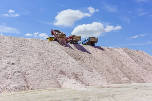 Utvinning Råmaterial Salt Från Öppen Grop Gruva Pampa — Stockfoto