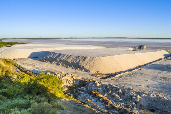 Extraction of raw material salt, from an open pit mine, La Pampa