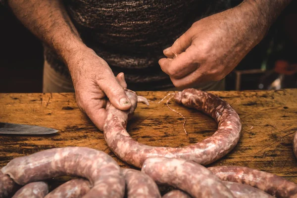Male Hands Preparing Sausages — Stock Photo, Image