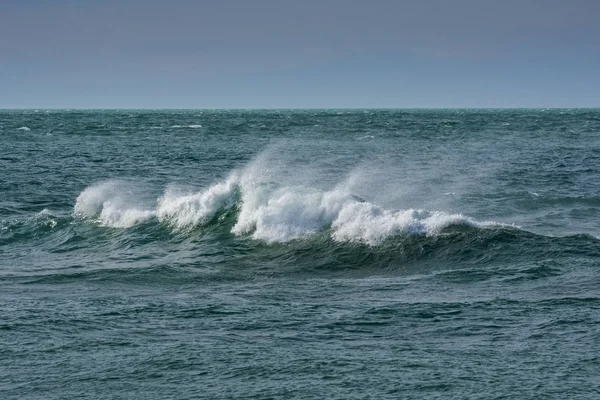 巴塔哥尼亚海洋中的波浪 — 图库照片
