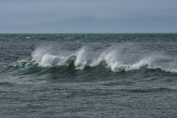巴塔哥尼亚海洋中的波浪 — 图库照片