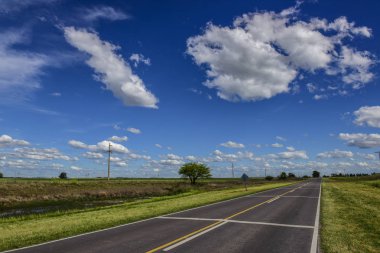 Pampas arazisini geçen yol, Arjantin