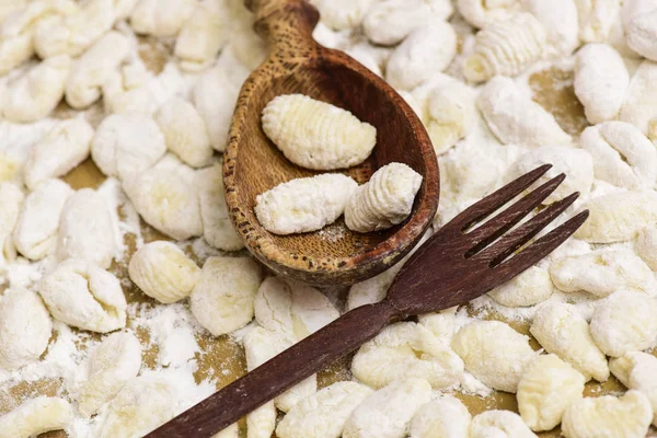 Hemlagad Gnocchi Beredd Bordet Med Ingredienser — Stockfoto