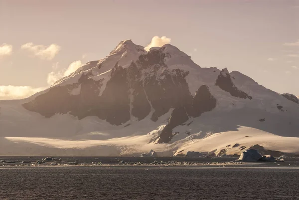 Moře Horská Krajina Antarktidě — Stock fotografie