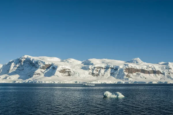 Krajobraz Morski Górski Antarktydzie — Zdjęcie stockowe