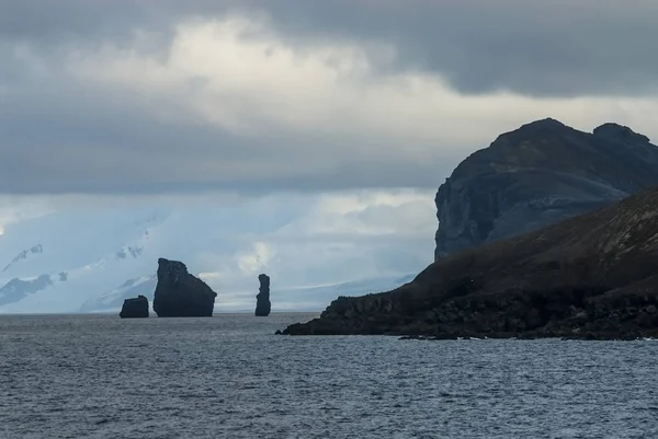 Vulkanische Küstenlandschaft Täuschungsinsel Antarktis — Stockfoto