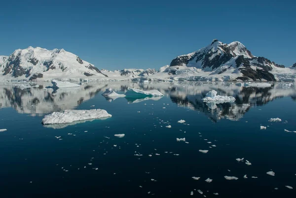 Paraíso Bahía Montañas Paisaje Antártida — Foto de Stock