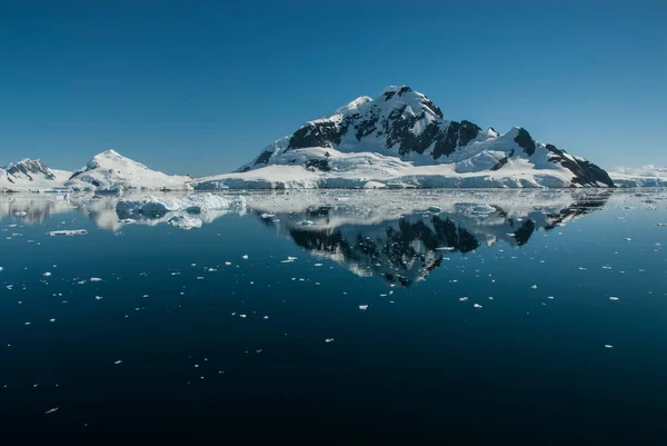 Lemaire Szoros Partja Hegyek Jéghegyek Antartica — Stock Fotó