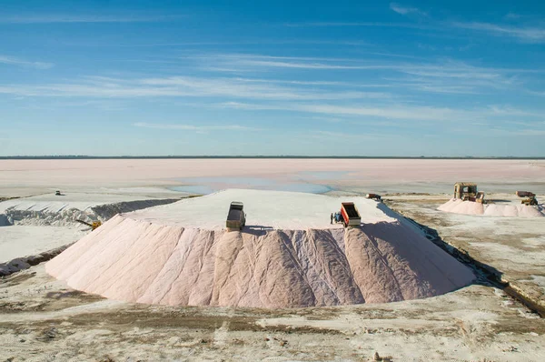 Camiones Descargando Sal Cruda Granel Salinas Grandes Hidalgo — Foto de Stock