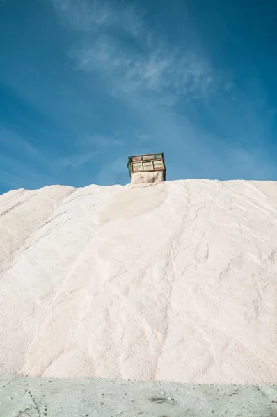 Vrachtwagens Lossen Ruwe Zoutbulk Salinas Grandes Hidalgo — Stockfoto