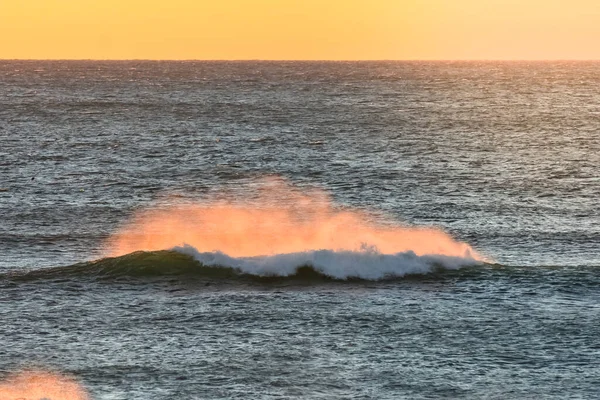 阿根廷巴塔哥尼亚 海洋中的波浪 — 图库照片