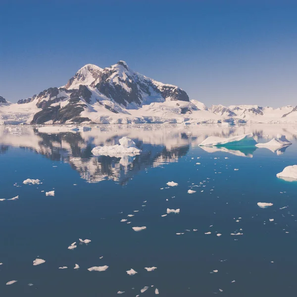 Estreito Lemaire Costa Montanhas Icebergs Antártica — Fotografia de Stock