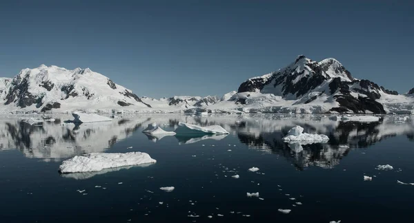 Cieśnina Lemaire Góry Góry Lodowe Antartica — Zdjęcie stockowe