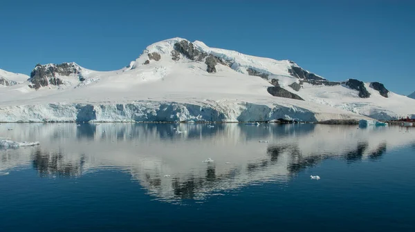 Estreito Lemaire Costa Montanhas Icebergs Antártica — Fotografia de Stock