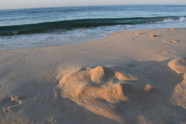 Playas del Algarve, Portugal, de arena blanca, soleadas, agua limpia, ideales para poder descansar en vacaciones.