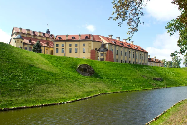 Castello Nesvizh Antico Castello Bielorusso Paesaggio Con Canale Bypass — Foto Stock