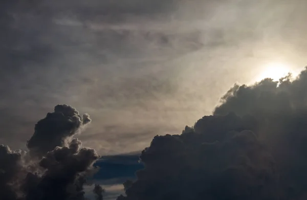 Thunderclouds. dramatic scene. The sun is swallowed up by clouds — Stock Photo, Image
