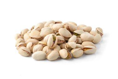 Fıstık fındık üzerinde beyaz izole