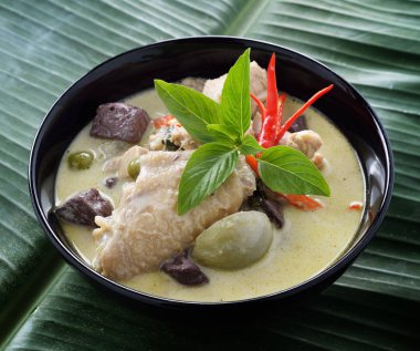 Tay yeşil tavuk köri