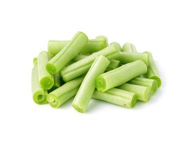 Beyaz arkaplanda yeşil fasulye