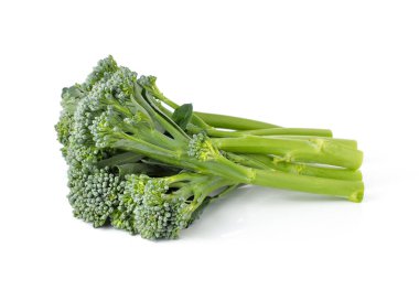 Brokoli beyaz arkaplanda izole edildi