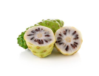 Egzotik Meyve - Beyaz arkaplanda Noni