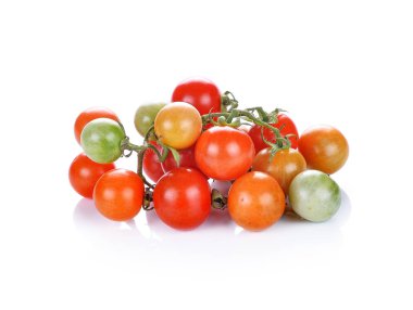 Beyaz arkaplanda izole edilmiş domates