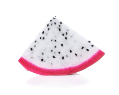 Beyaz arkaplanda Ejder Meyvesi izole.