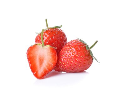 Beyaz arkaplanda çilek