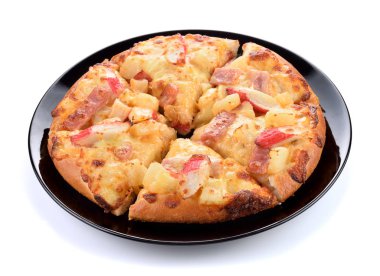 Beyaz arkaplanda izole edilmiş pizza