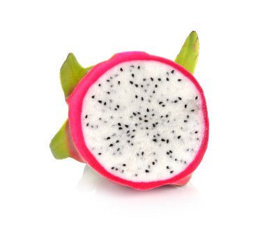 Ejder Meyvesi beyaz arkaplanda izole.