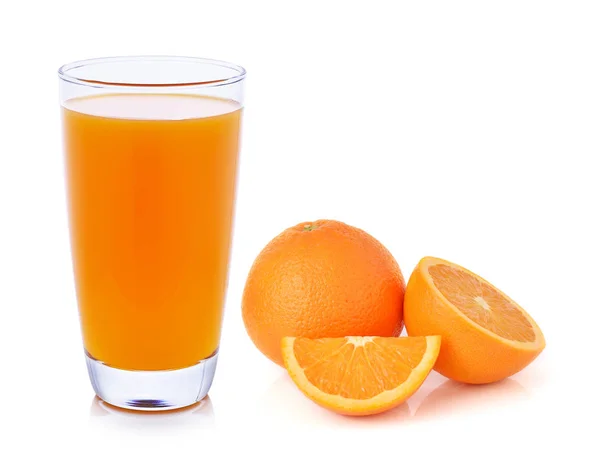 Färsk Apelsin Och Glas Med Juice — Stockfoto