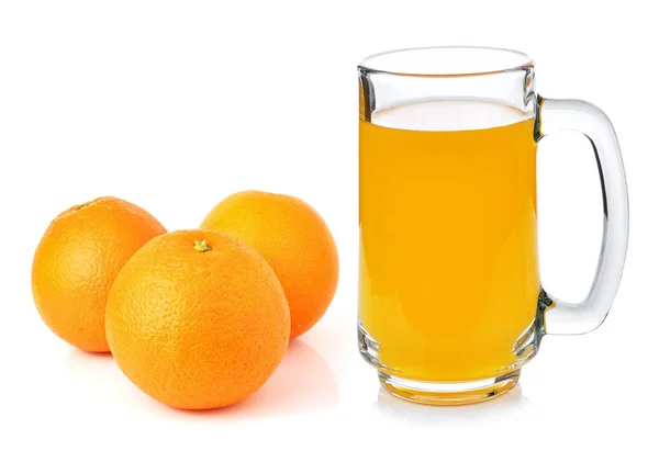 Färsk Apelsin Och Glas Med Juice Vit Bakgrund — Stockfoto
