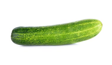 salatalık beyaz arkaplanda izole edildi