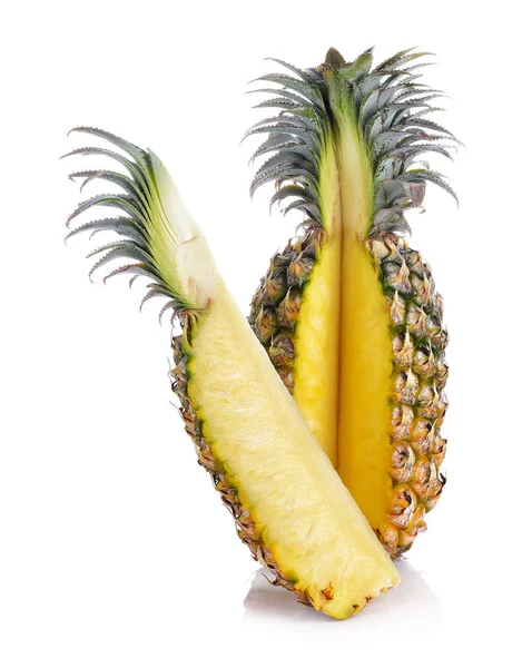 Ananas Avec Tranches Isolées Sur Blanc — Photo