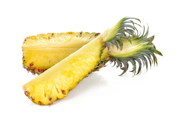 Ananas Avec Tranches Isolées Sur Blanc — Photo