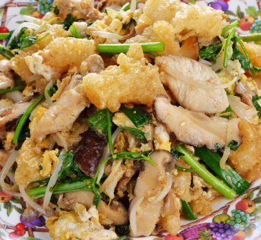 Stir fry balık maw yumurta ve bitkisel Çin tarzı ile