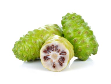 Egzotik Meyve - Beyaz arkaplanda Noni