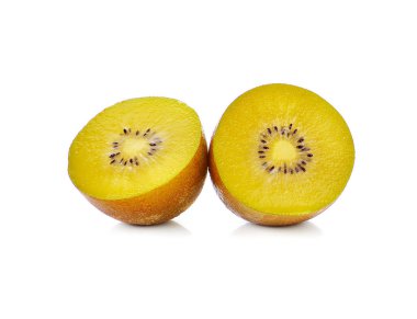 Sarı Kivi meyvesi beyaz arkaplanda izole edildi