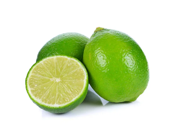 Limes Met Helft Geïsoleerd Witte Achtergrond — Stockfoto