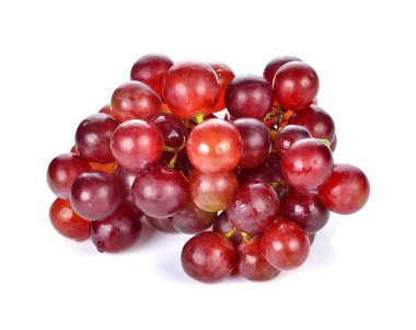 Beyaz üzerine izole edilmiş kırmızı üzümler.
