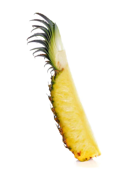 Skivad Ananas Över Vit Bakgrund — Stockfoto